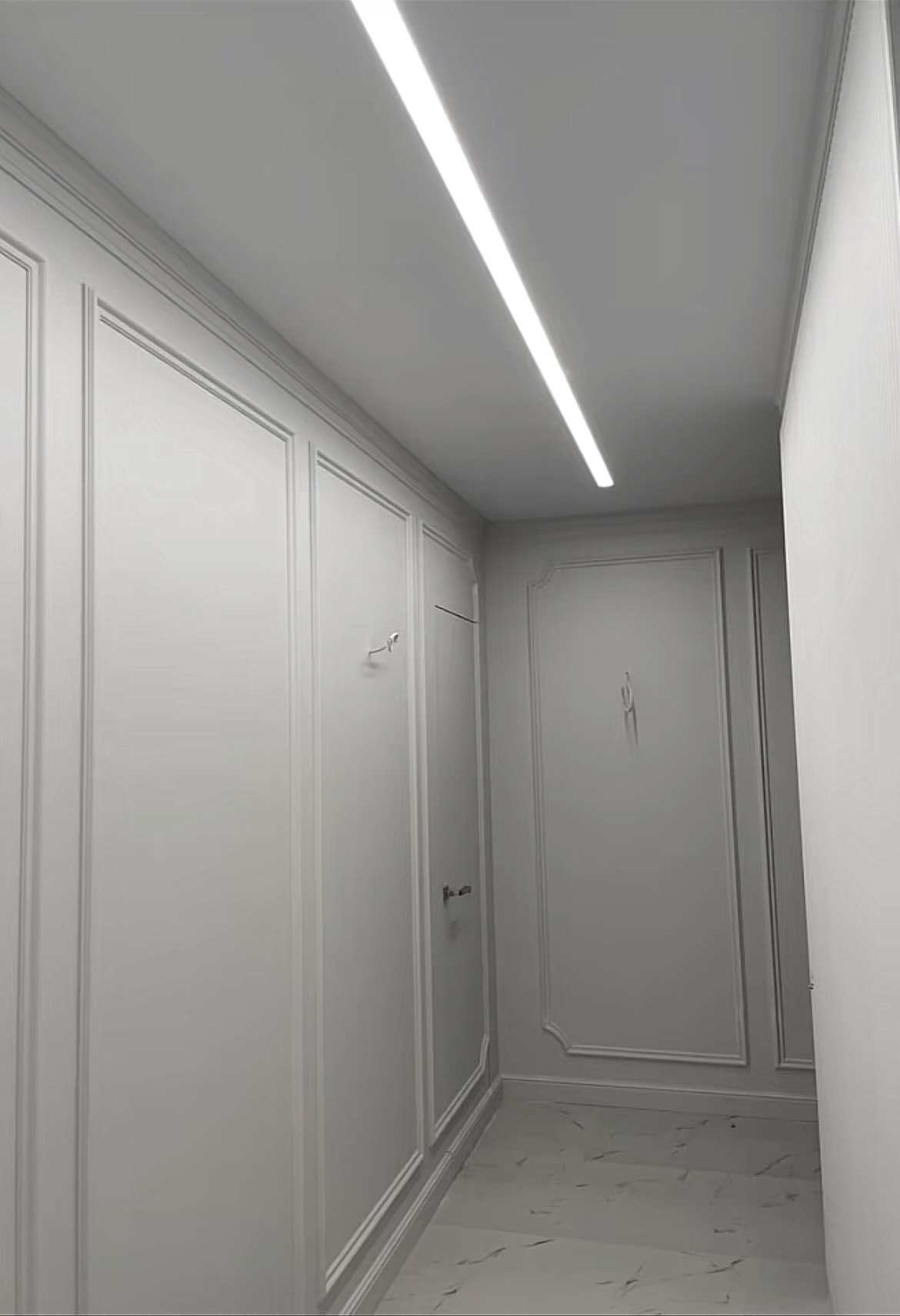 Casă nouă cu finisaje minimaliste