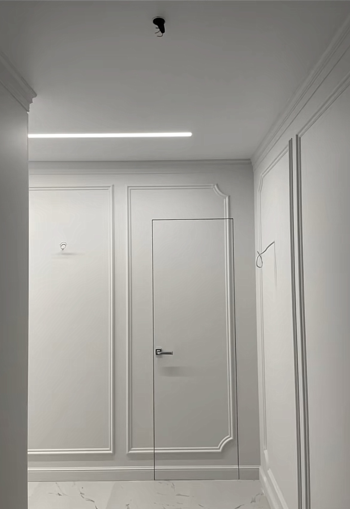 Casă nouă cu finisaje minimaliste