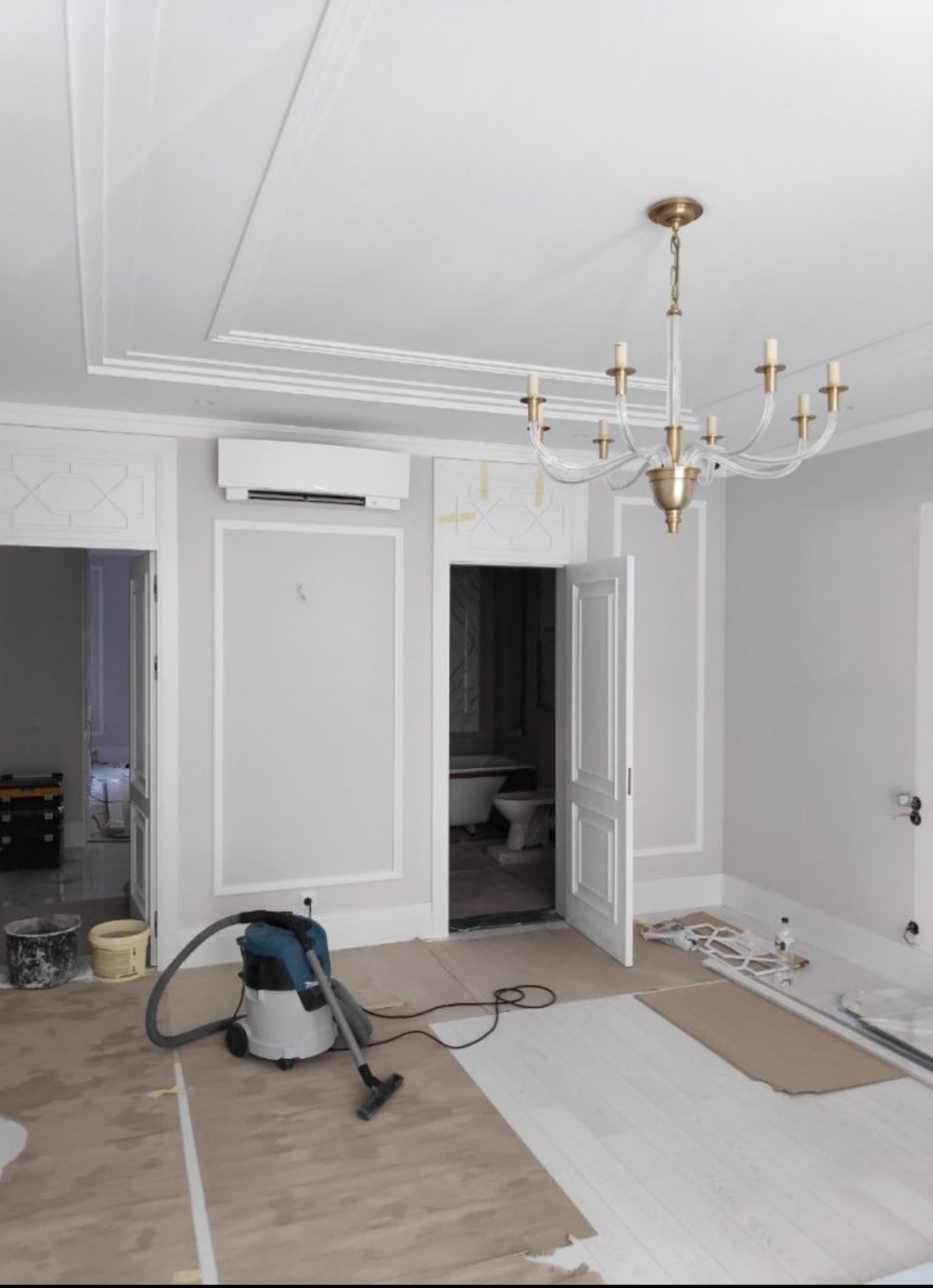 Casă nouă cu finisaje minimaliste